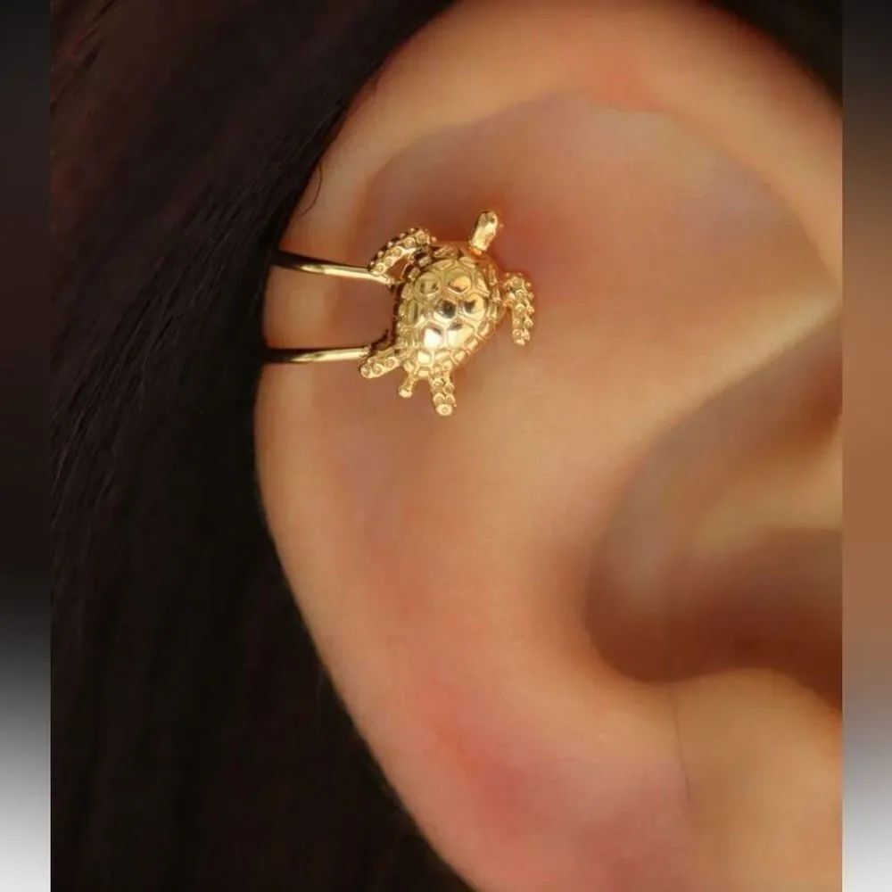 Turtle ear cuff N1680